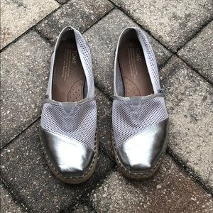 TOMS silver flats- size 7.5
